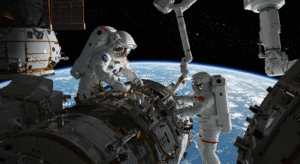 神舟20号宇宙飛行士、問天実験モジュールで6.5時間船外作業 - 次世代宇宙開発の効率化技術を実証 - innovaTopia - （イノベトピア）