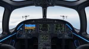 日本の防衛装備庁、スバル製ドローン5機をヘリから操縦するMUM-T試験に成功