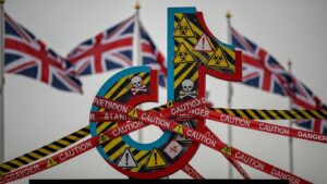 TikTokモデレーター解雇問題、「組合潰し」訴訟へ発展──AI自動化の名の下で